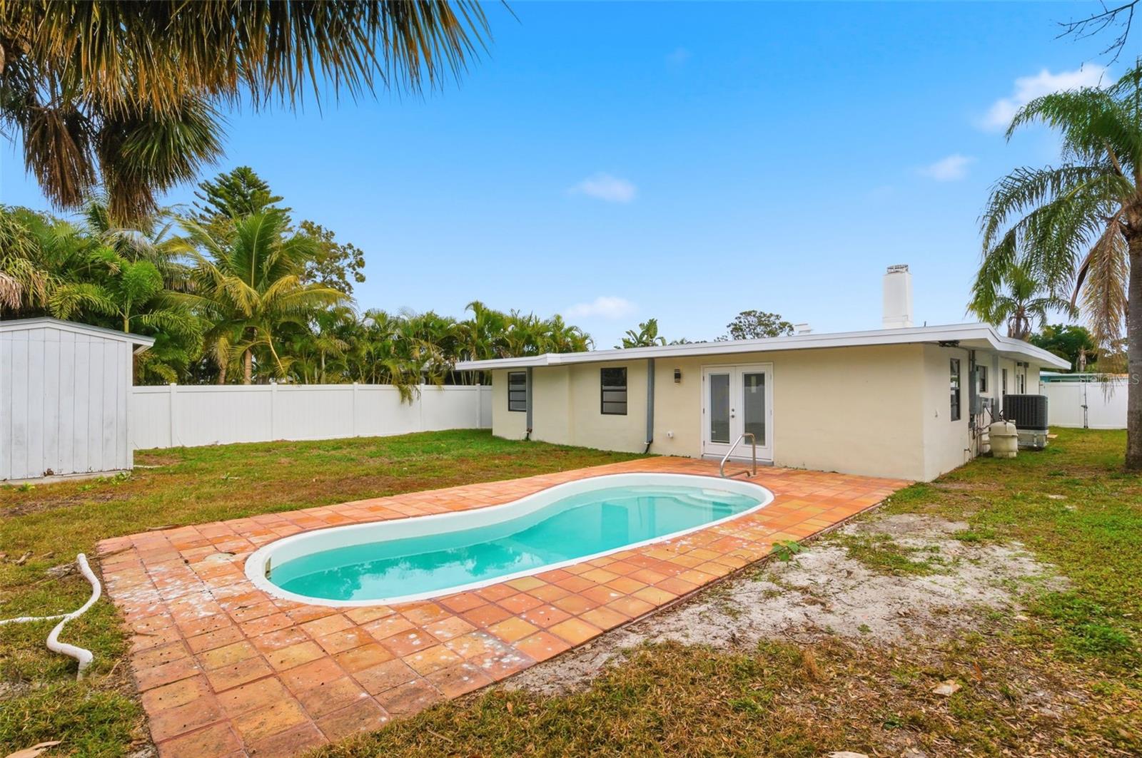 Image 7 of 100 For 2452 Baywood Drive E