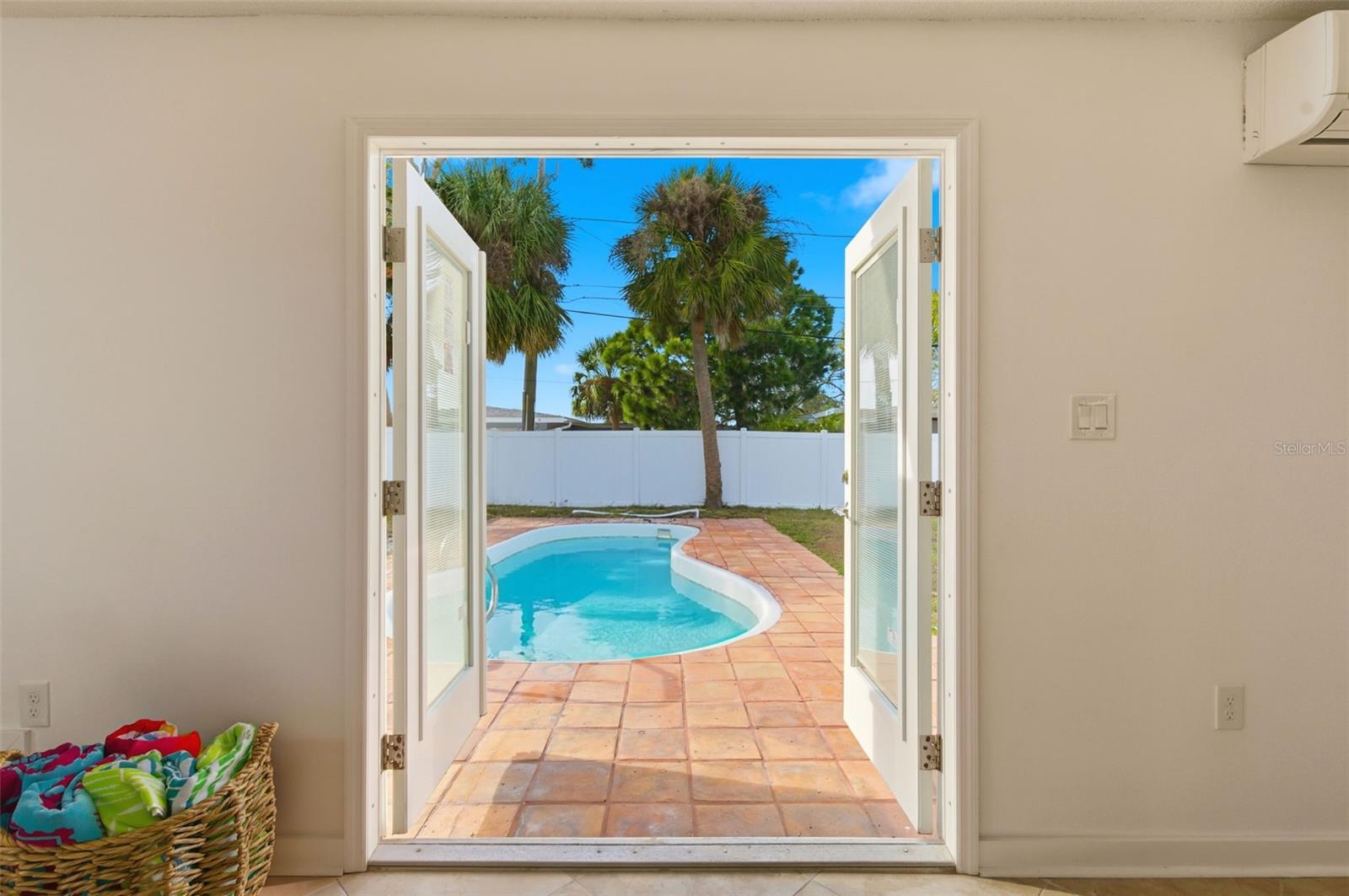 Image 83 of 100 For 2452 Baywood Drive E