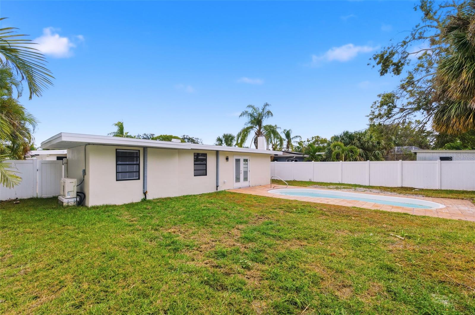 Image 88 of 100 For 2452 Baywood Drive E