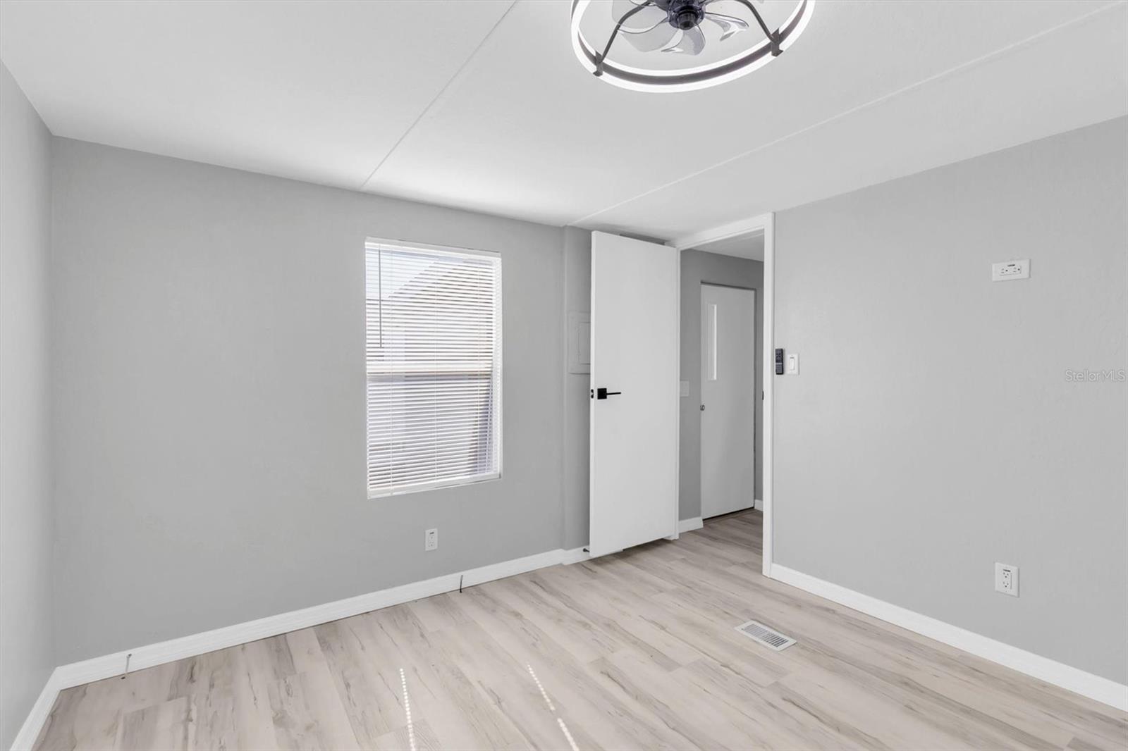 Image 26 of 45 For 13015 Coxswain Court