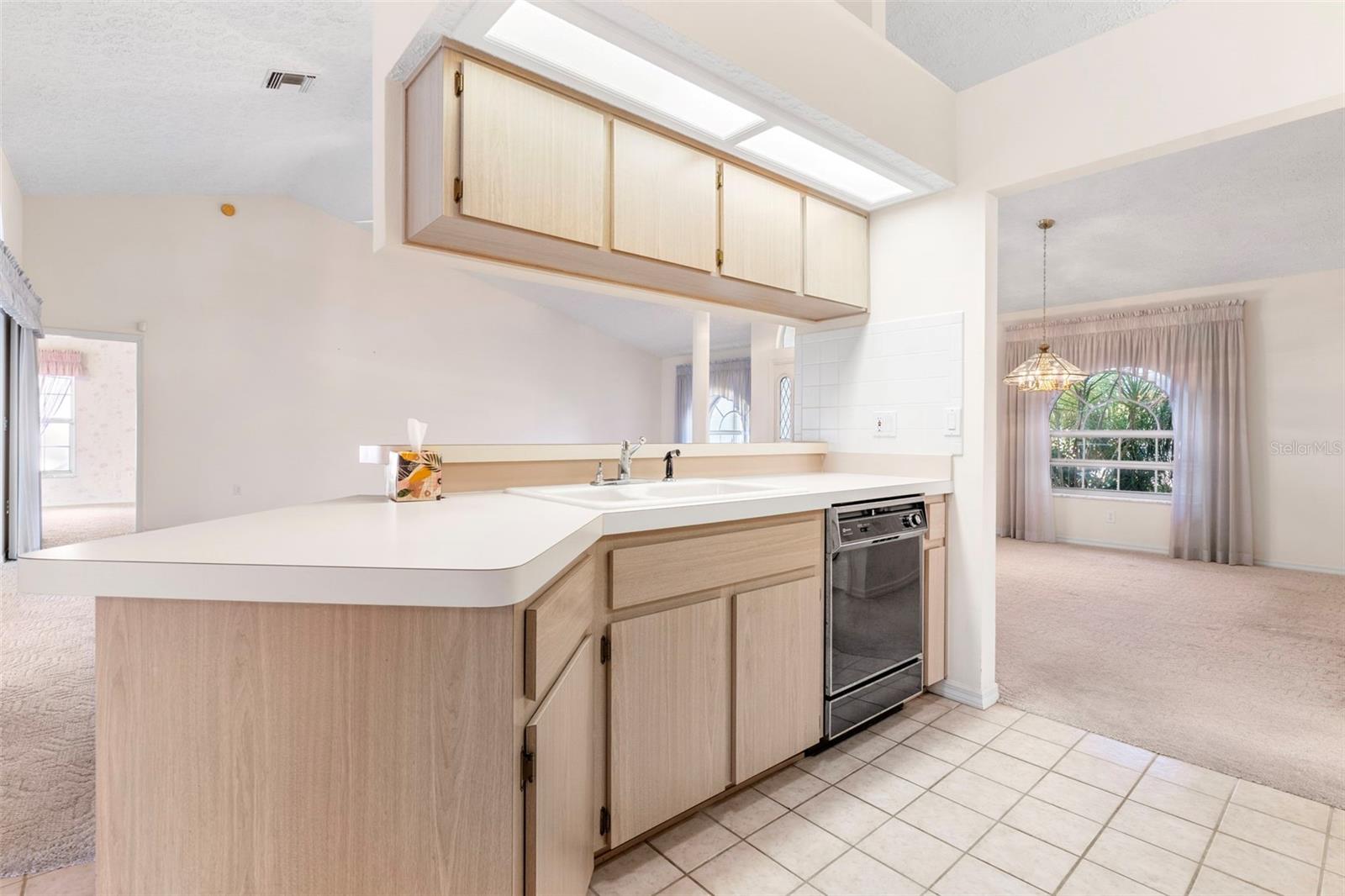 Image 12 of 49 For 1091 Tournament Drive