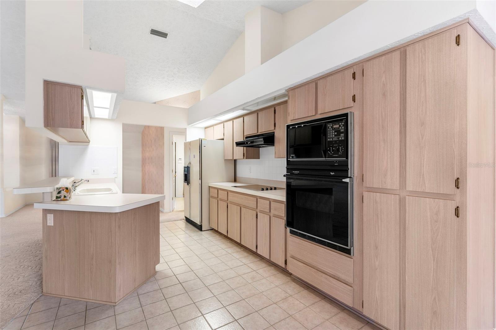 Image 13 of 49 For 1091 Tournament Drive