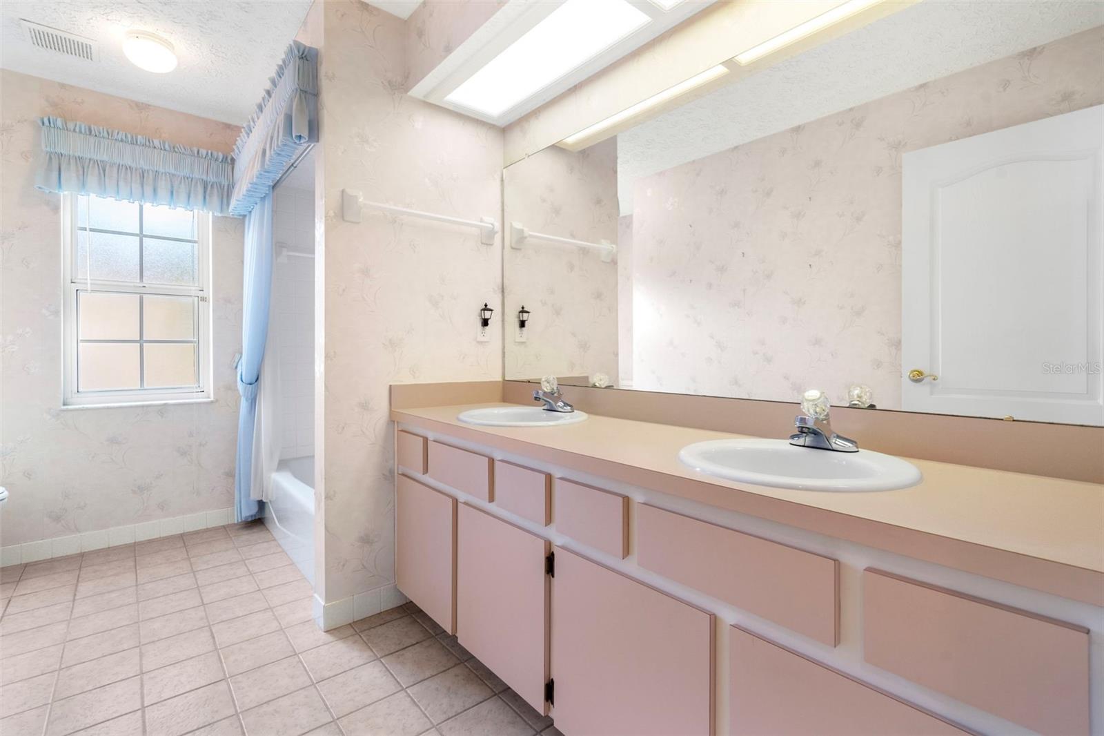 Image 15 of 49 For 1091 Tournament Drive