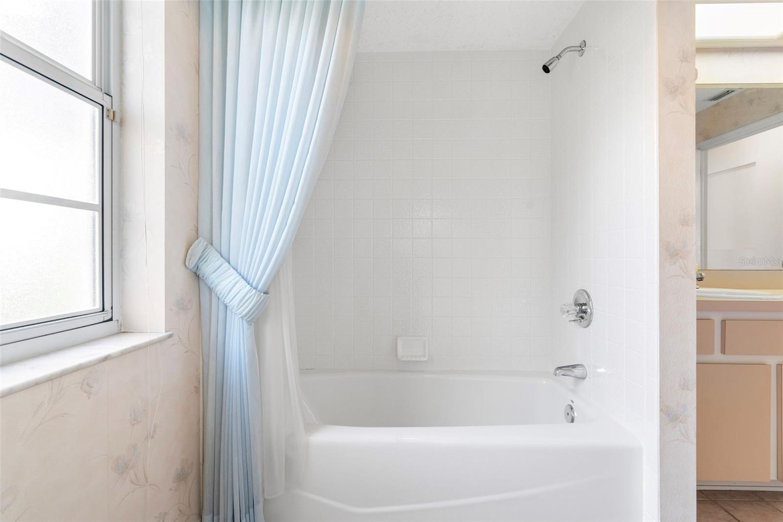 Image 16 of 49 For 1091 Tournament Drive