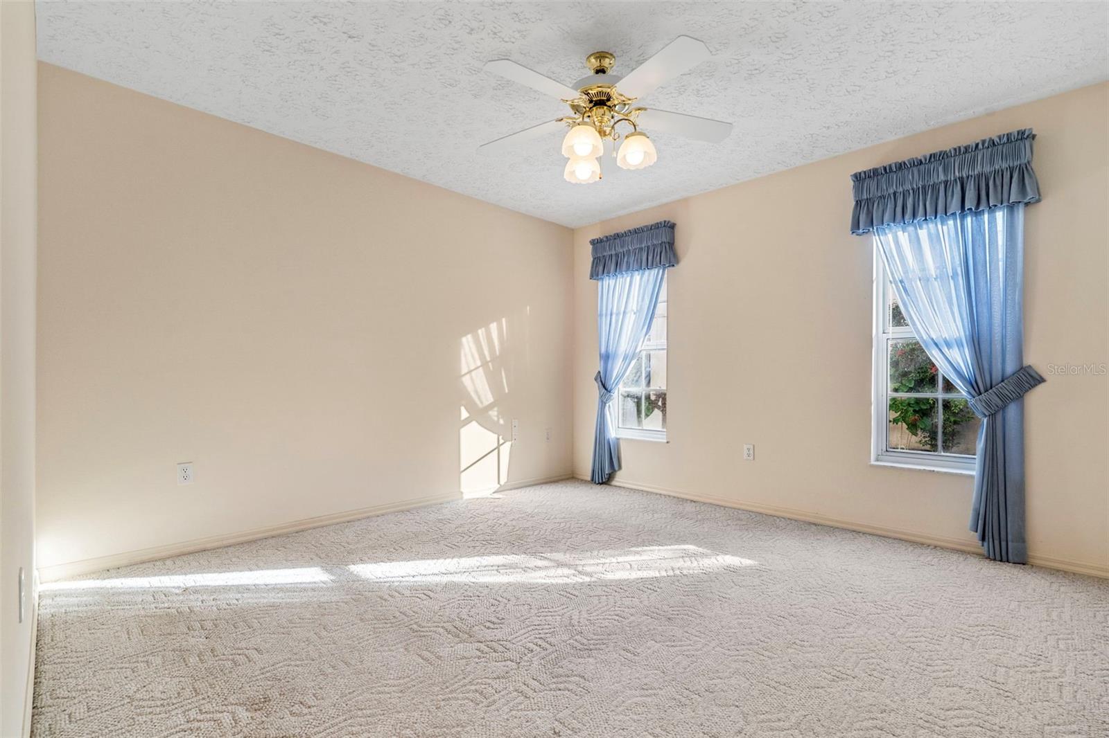 Image 17 of 49 For 1091 Tournament Drive