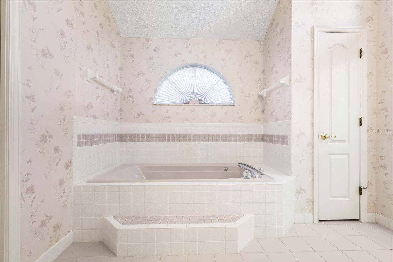 Image 29 of 49 For 1091 Tournament Drive