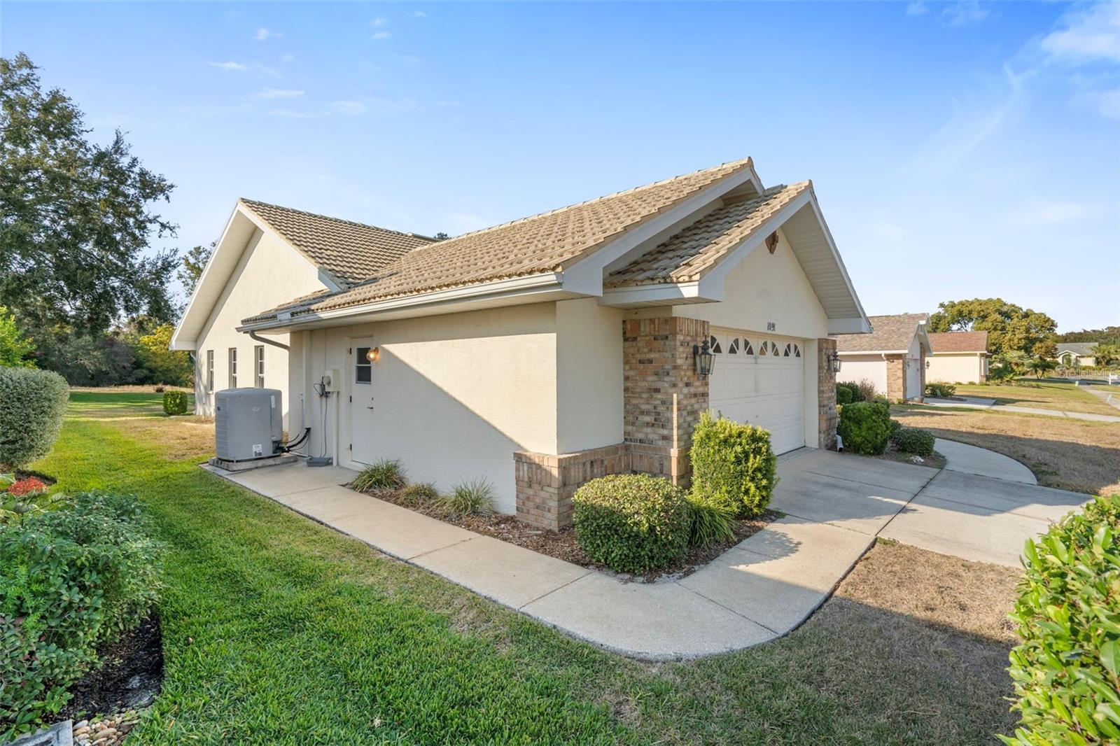 Image 3 of 49 For 1091 Tournament Drive