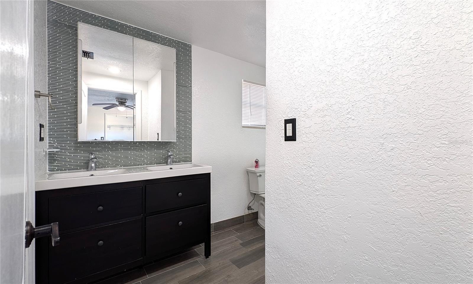 Image 17 of 34 For 15217 Bailey Hill Road