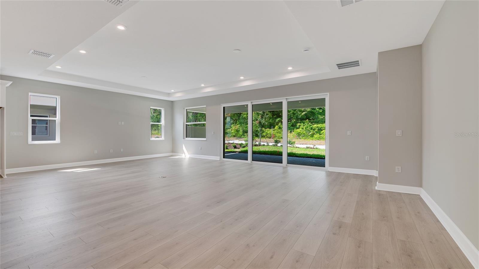 Image 8 of 31 For 1235 Cresswind Boulevard