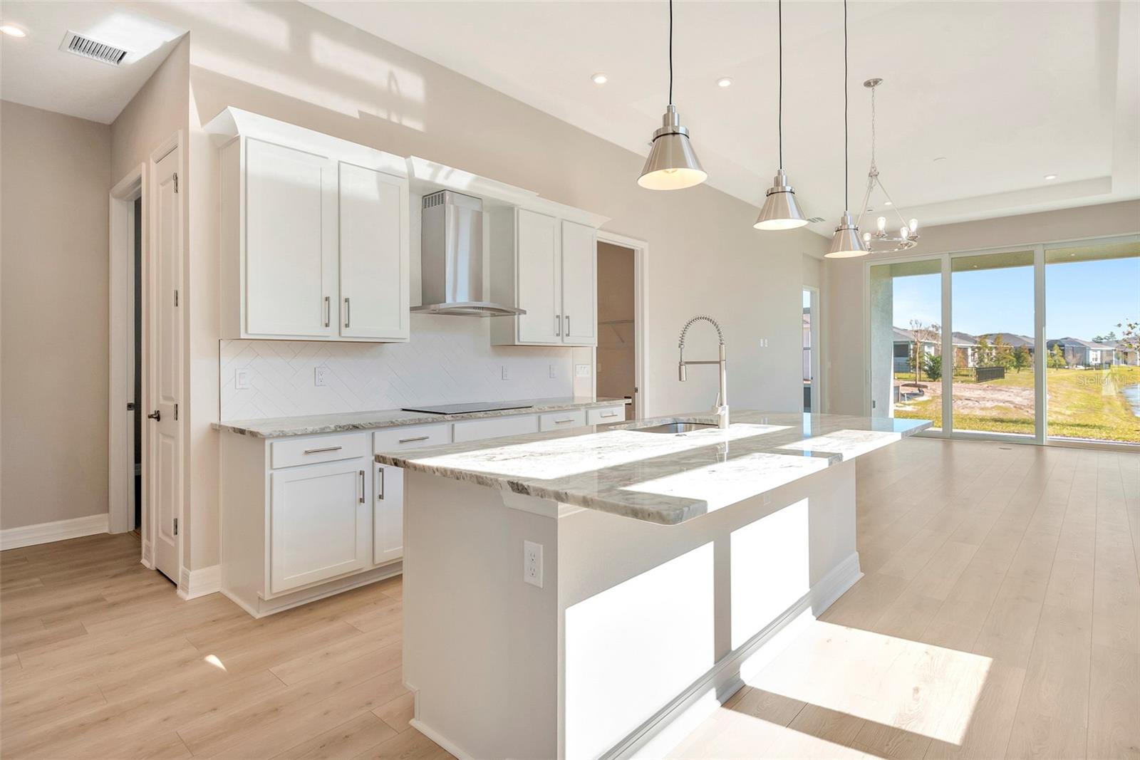 Image 14 of 38 For 889 Megano Boulevard