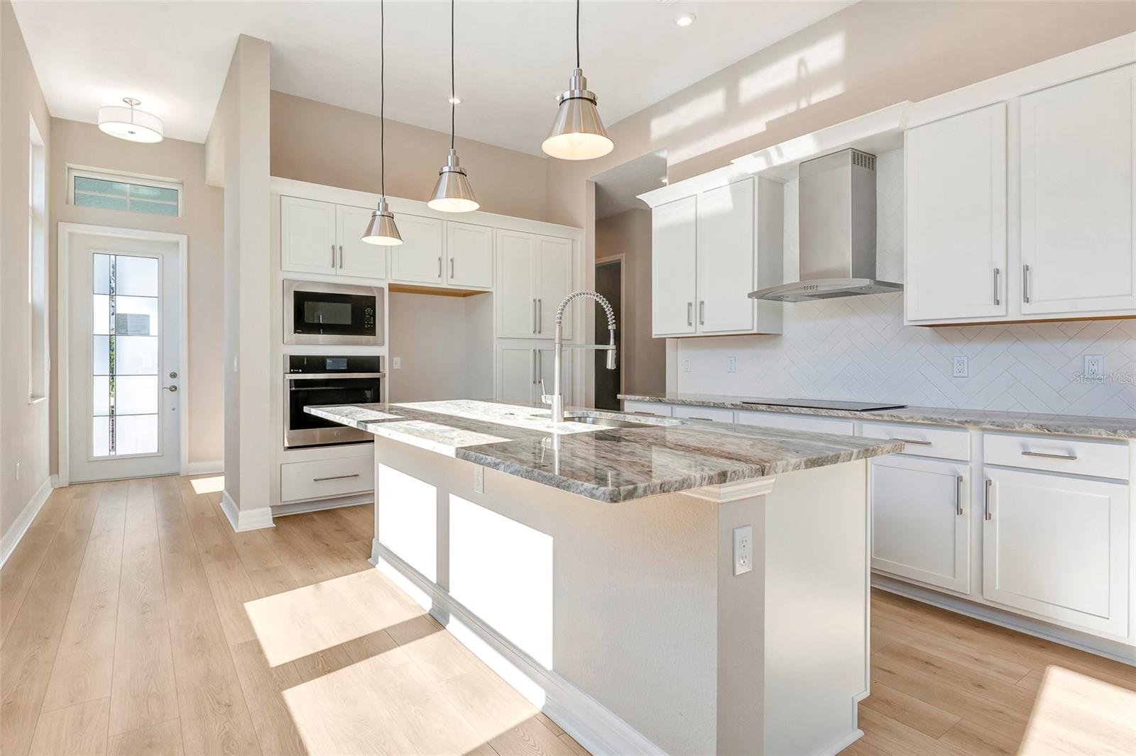 Image 17 of 38 For 889 Megano Boulevard