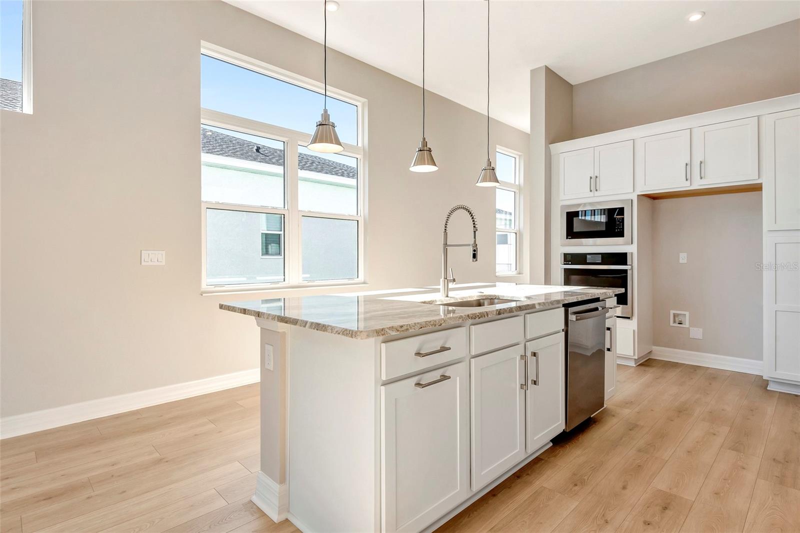 Image 18 of 38 For 889 Megano Boulevard