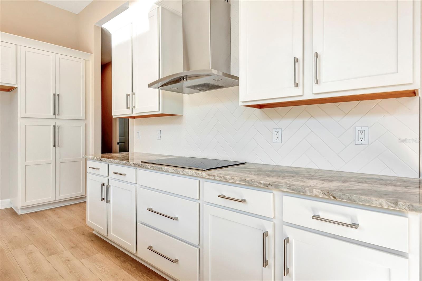 Image 19 of 38 For 889 Megano Boulevard