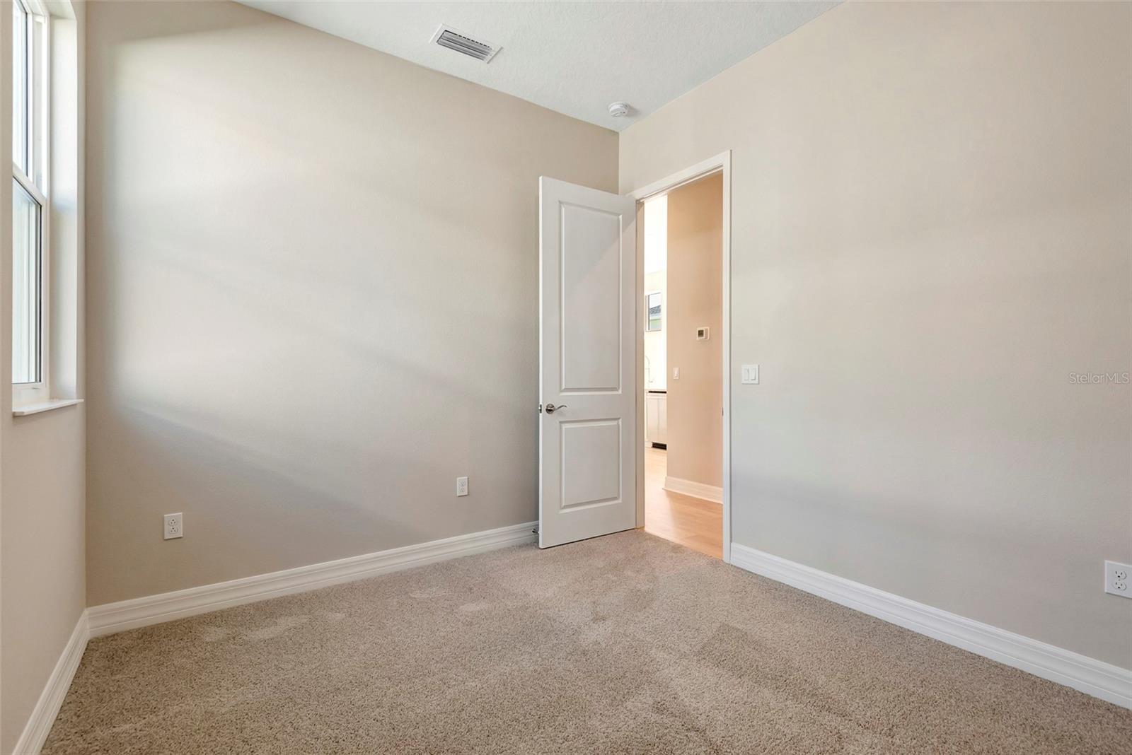 Image 25 of 38 For 889 Megano Boulevard