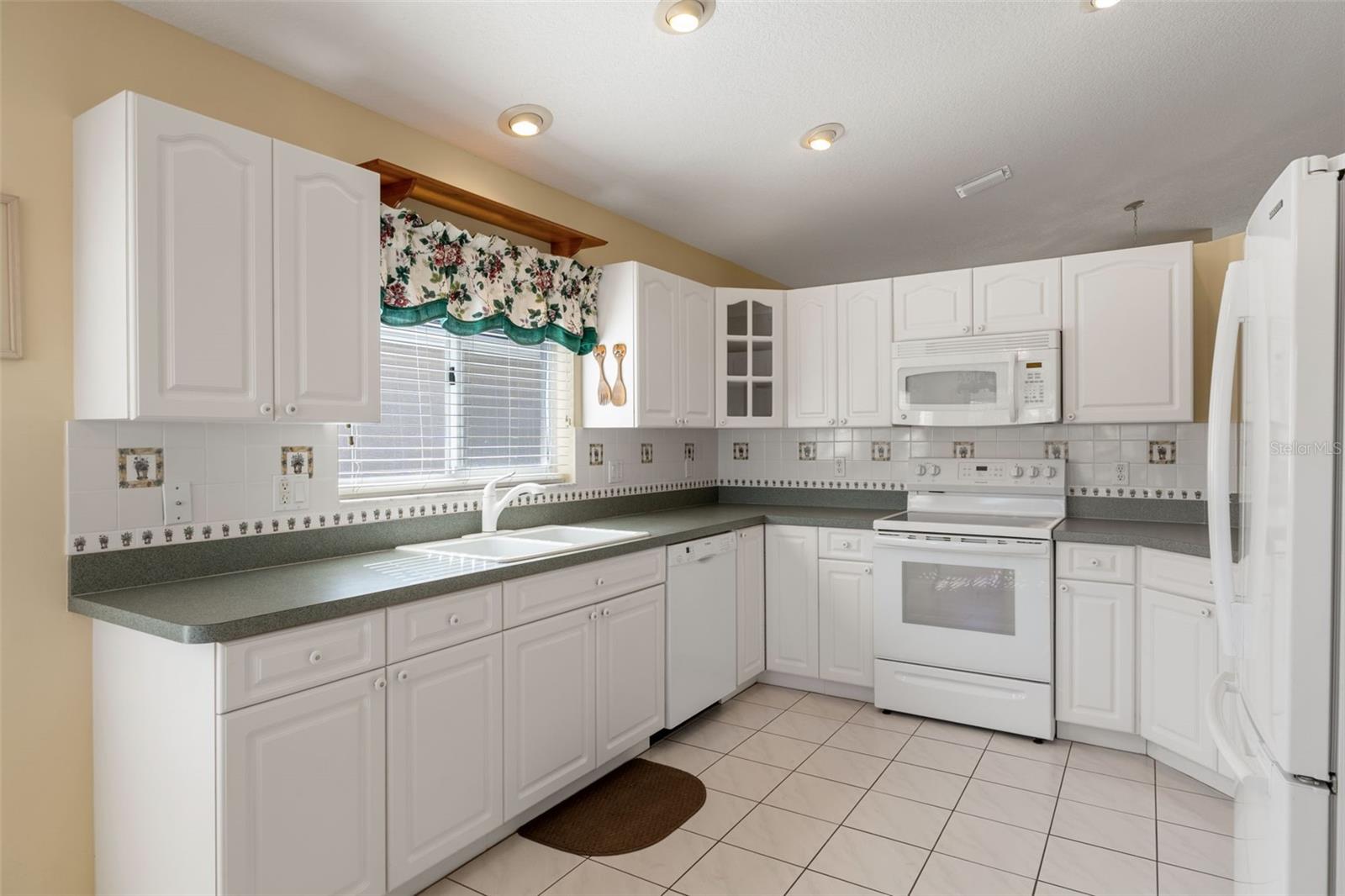 Image 16 of 40 For 14139 Whitecap Avenue