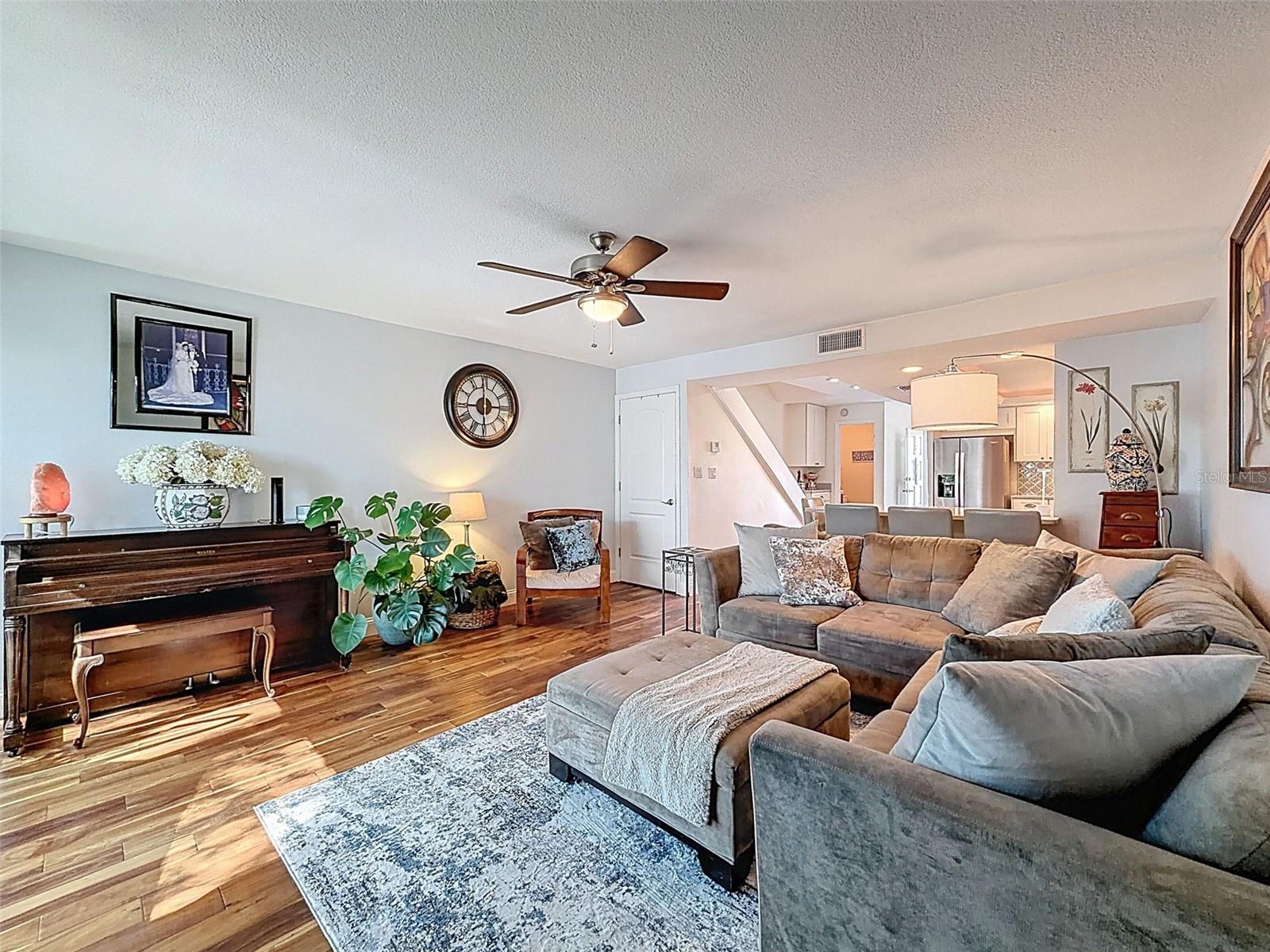 Image 19 of 54 For 433 Paula Drive 23