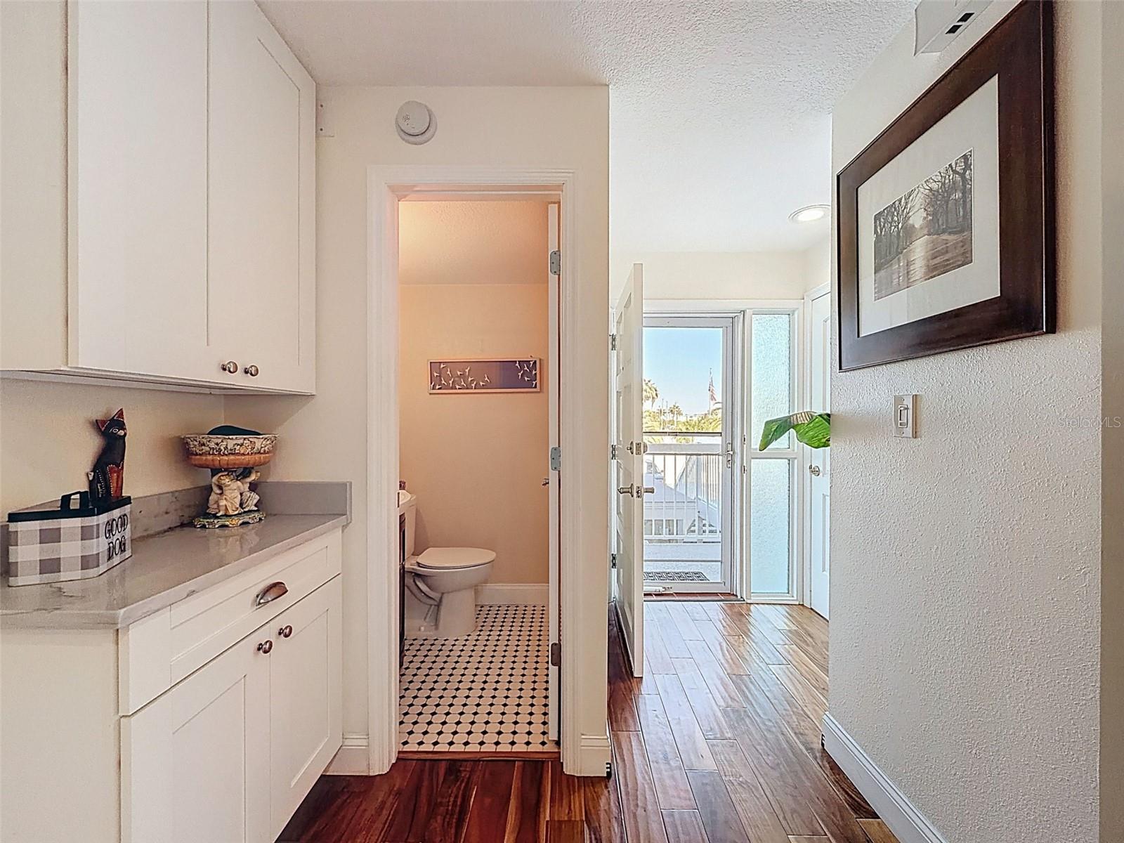 Image 21 of 54 For 433 Paula Drive 23