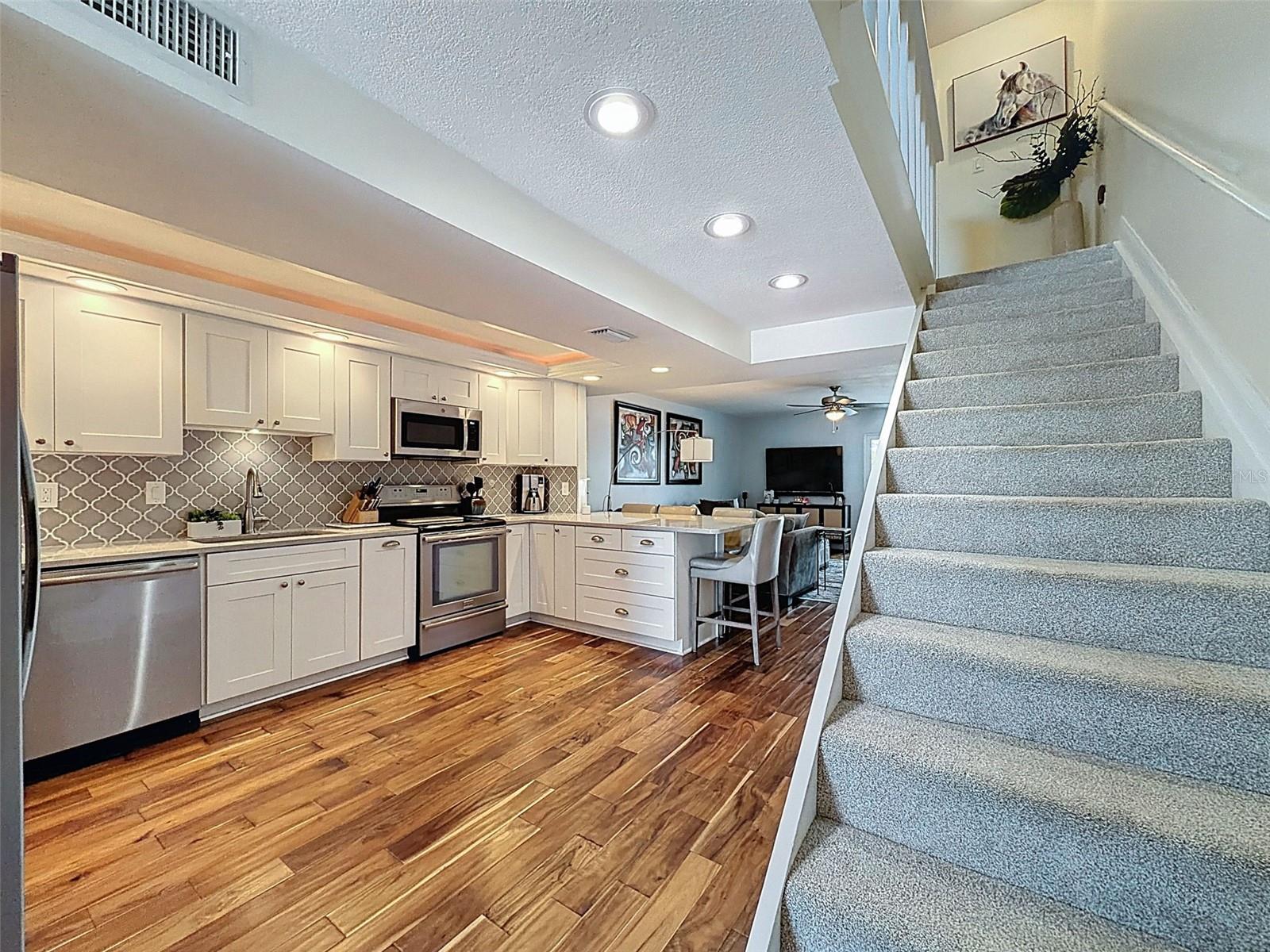 Image 23 of 54 For 433 Paula Drive 23