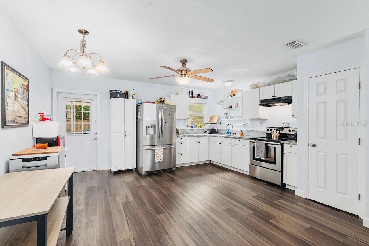 Image 16 of 38 For 25145 5th Avenue