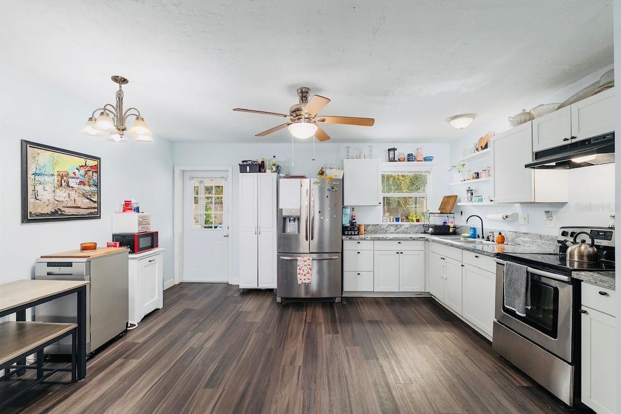 Image 17 of 38 For 25145 5th Avenue