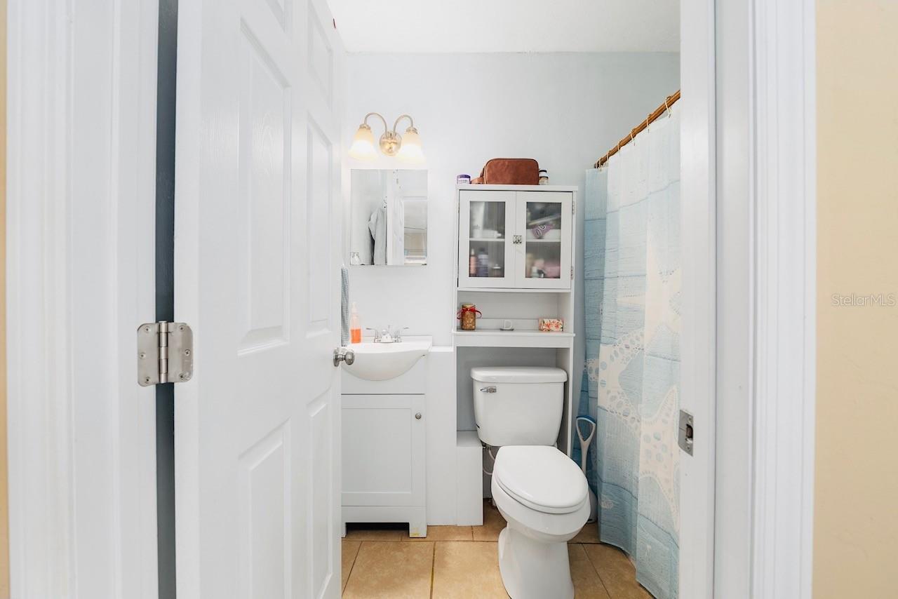 Image 25 of 38 For 25145 5th Avenue