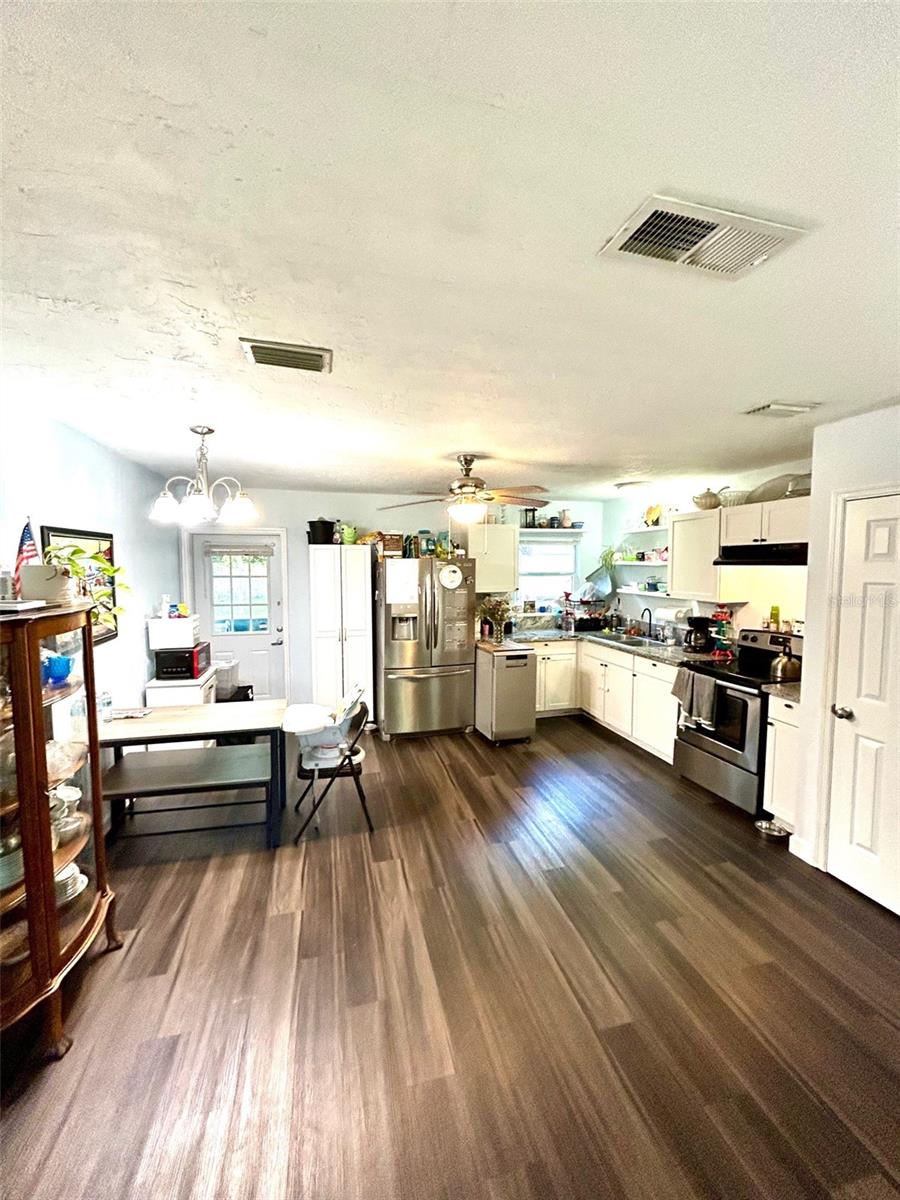 Image 5 of 7 For 25145 5th Avenue