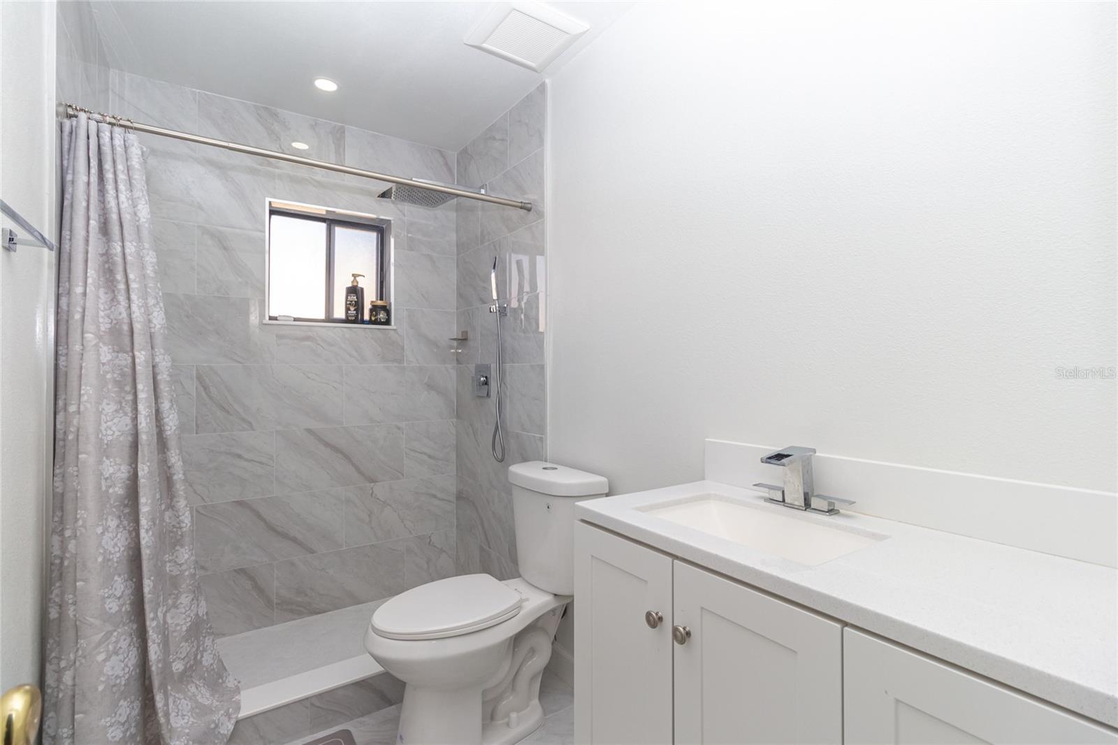 Image 16 of 24 For 7264 Lindhurst Street