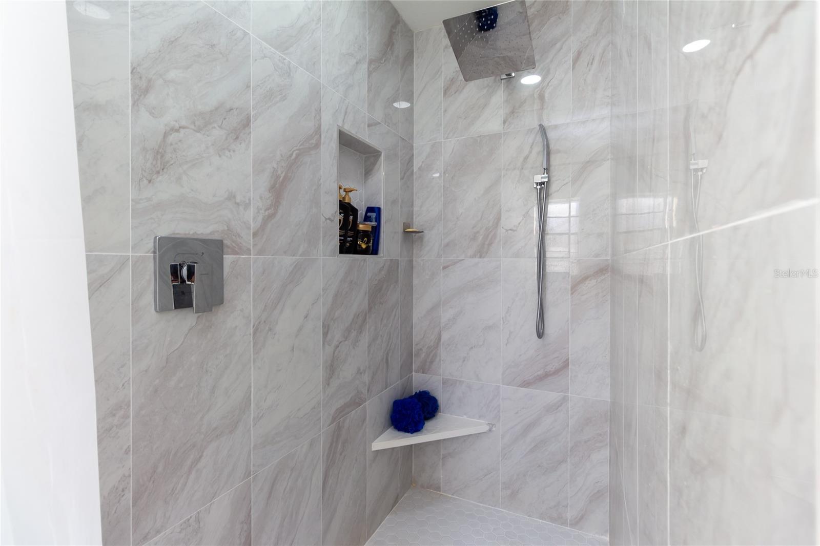 Image 17 of 24 For 7264 Lindhurst Street