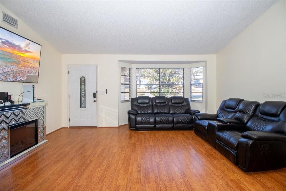 Image 19 of 24 For 7264 Lindhurst Street