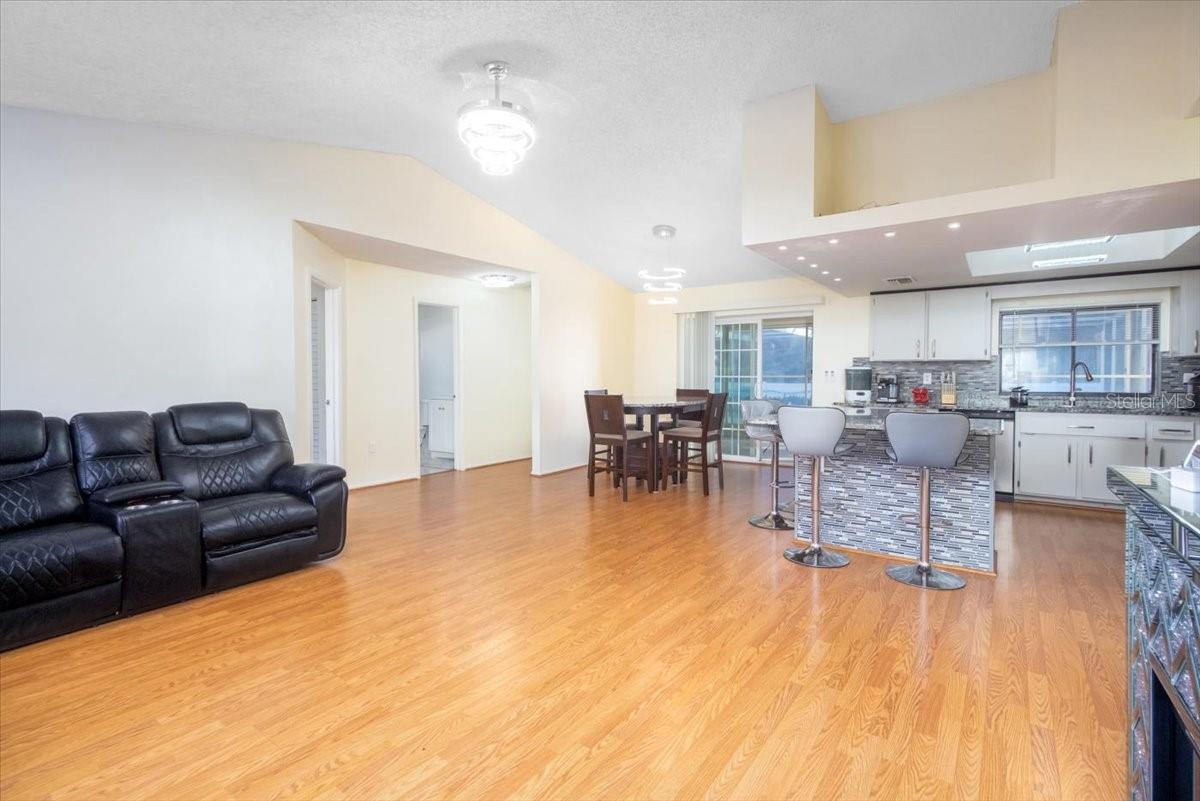 Image 20 of 24 For 7264 Lindhurst Street