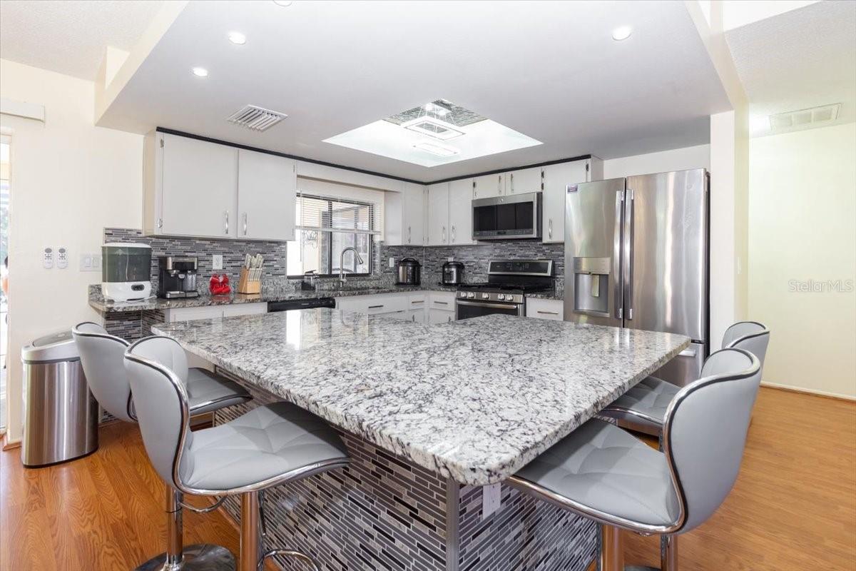 Image 21 of 24 For 7264 Lindhurst Street