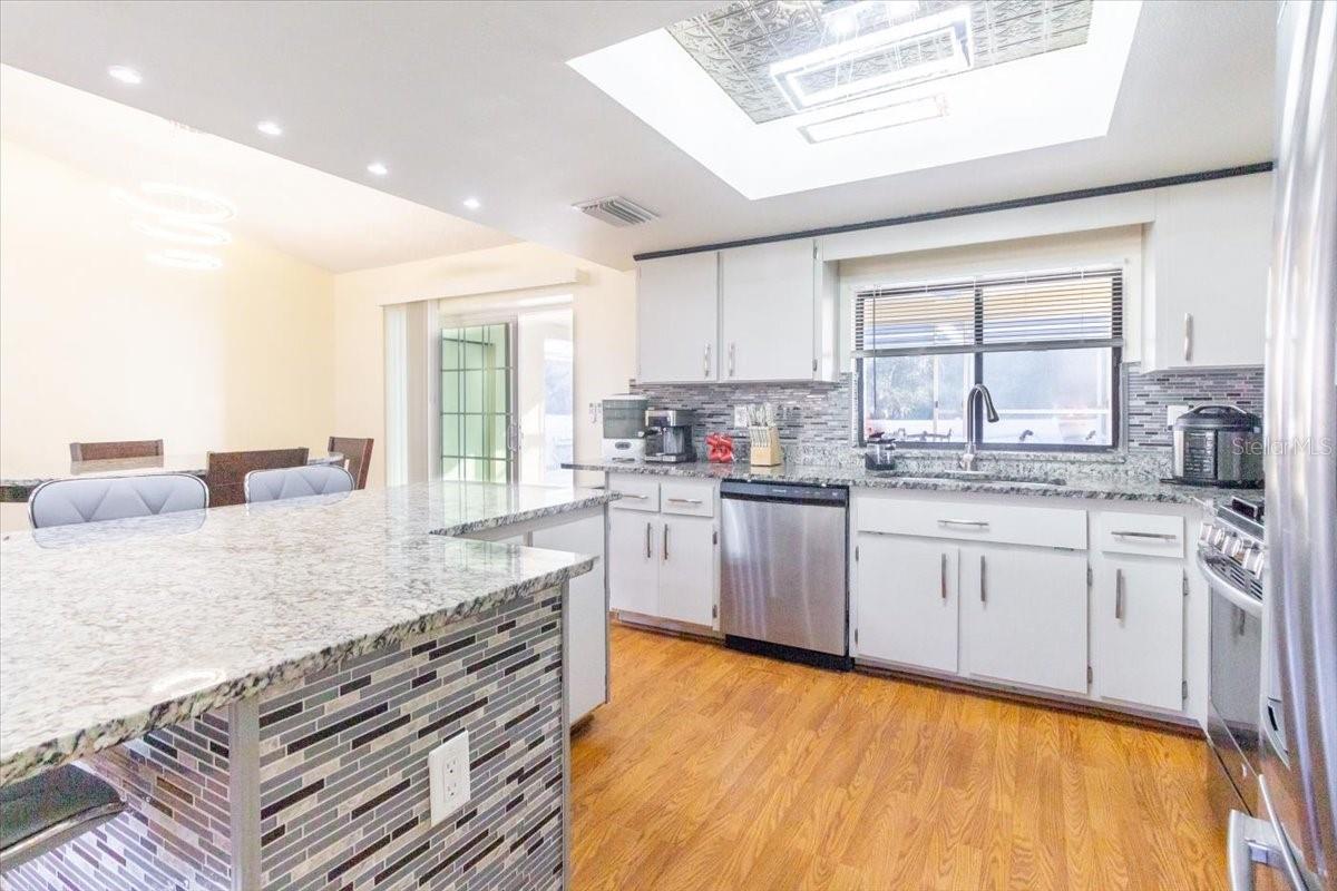 Image 22 of 24 For 7264 Lindhurst Street