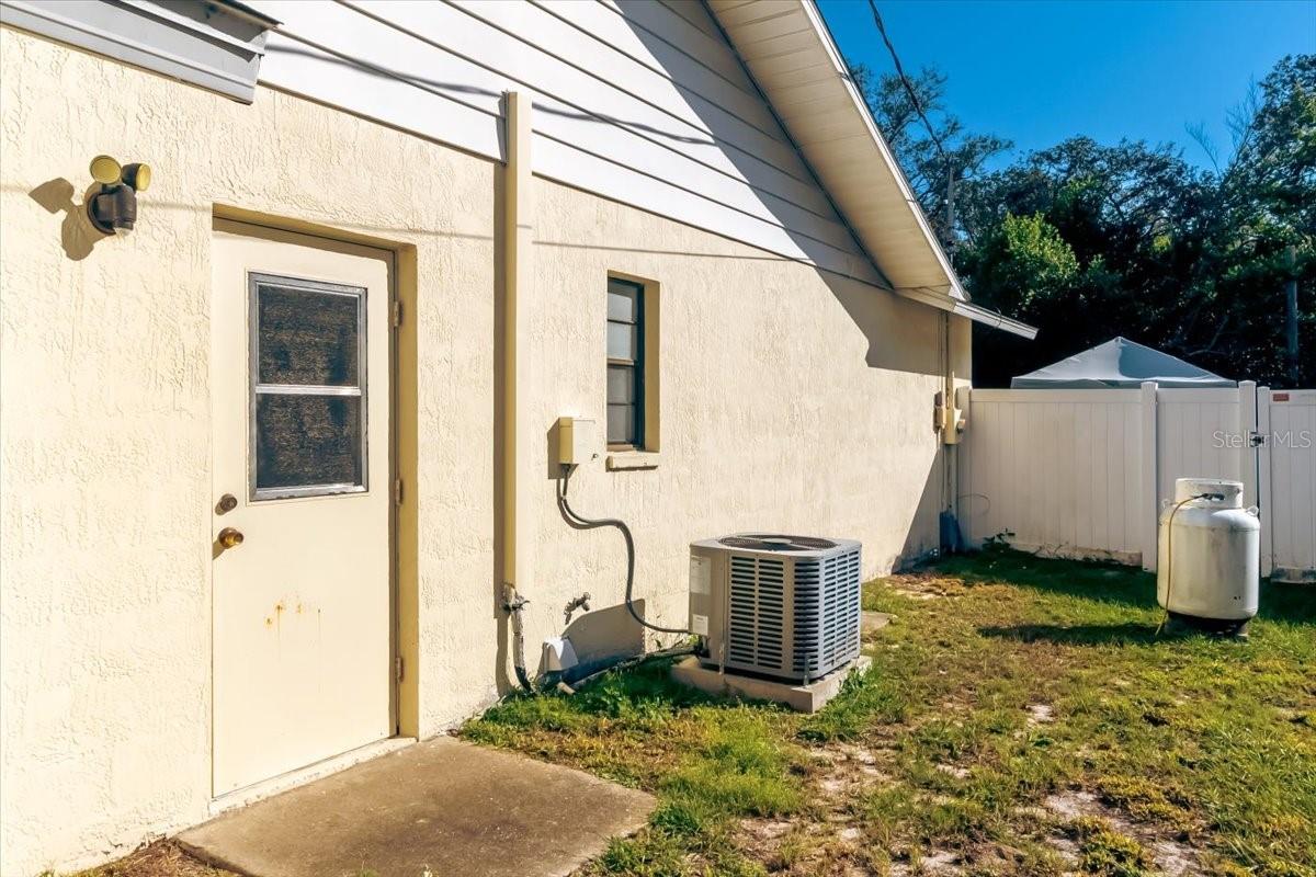 Image 6 of 24 For 7264 Lindhurst Street