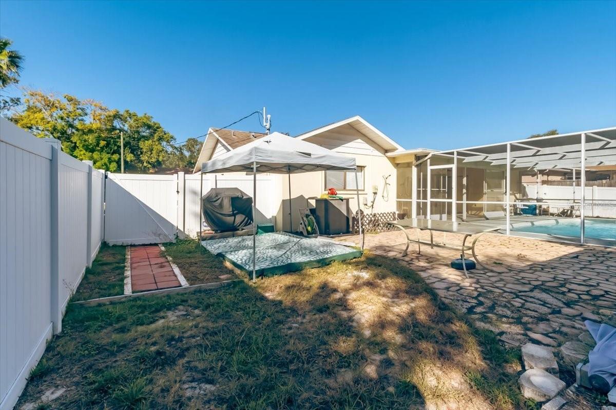 Image 9 of 24 For 7264 Lindhurst Street