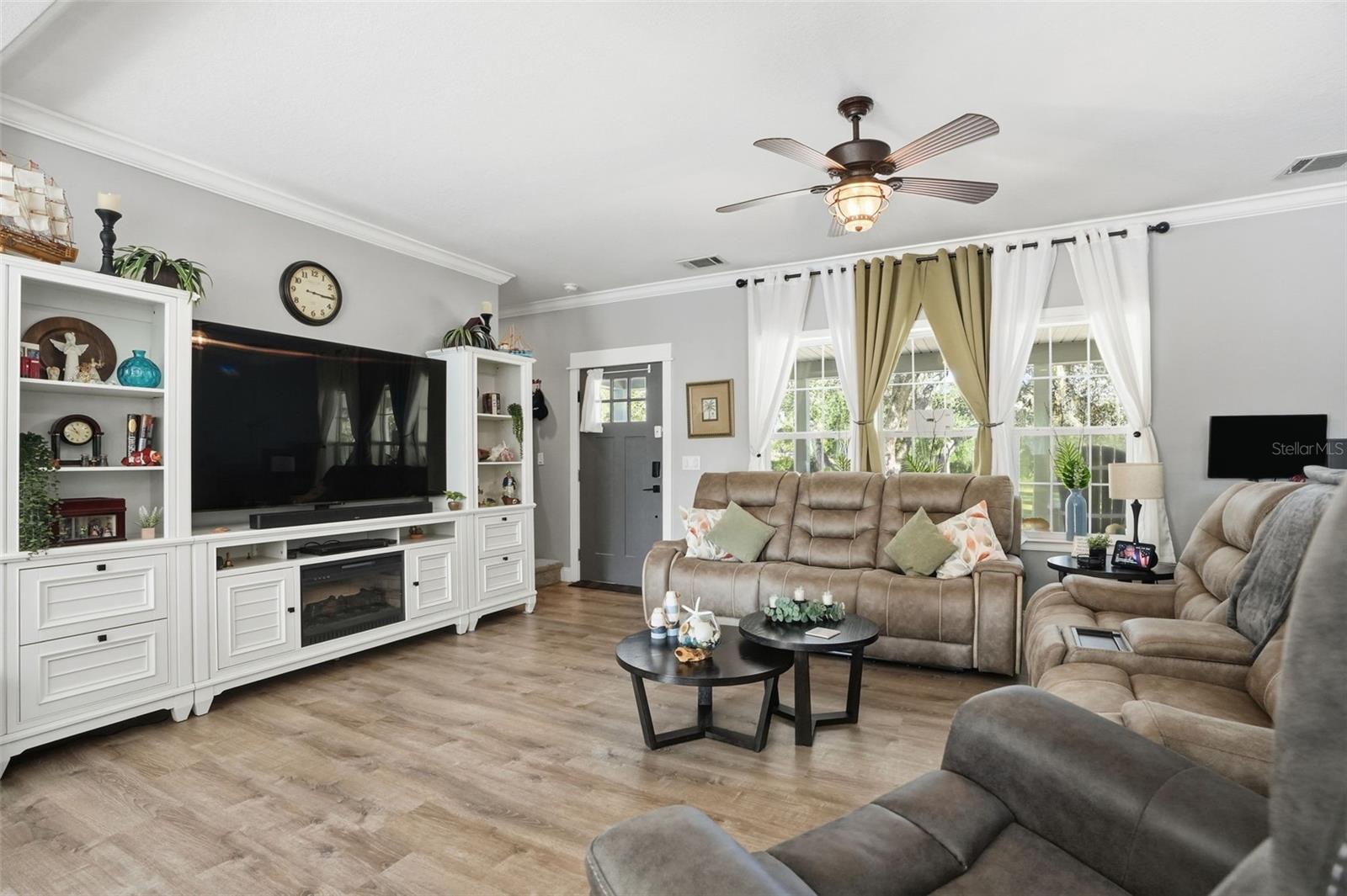 Image 6 of 87 For 14315 Family Trail