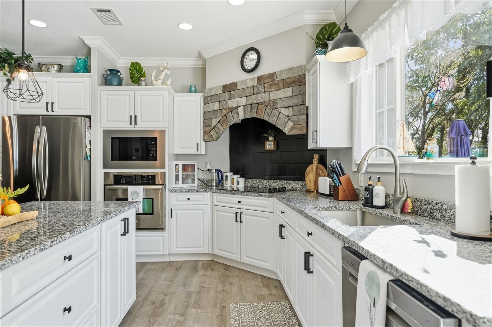 Image 8 of 87 For 14315 Family Trail