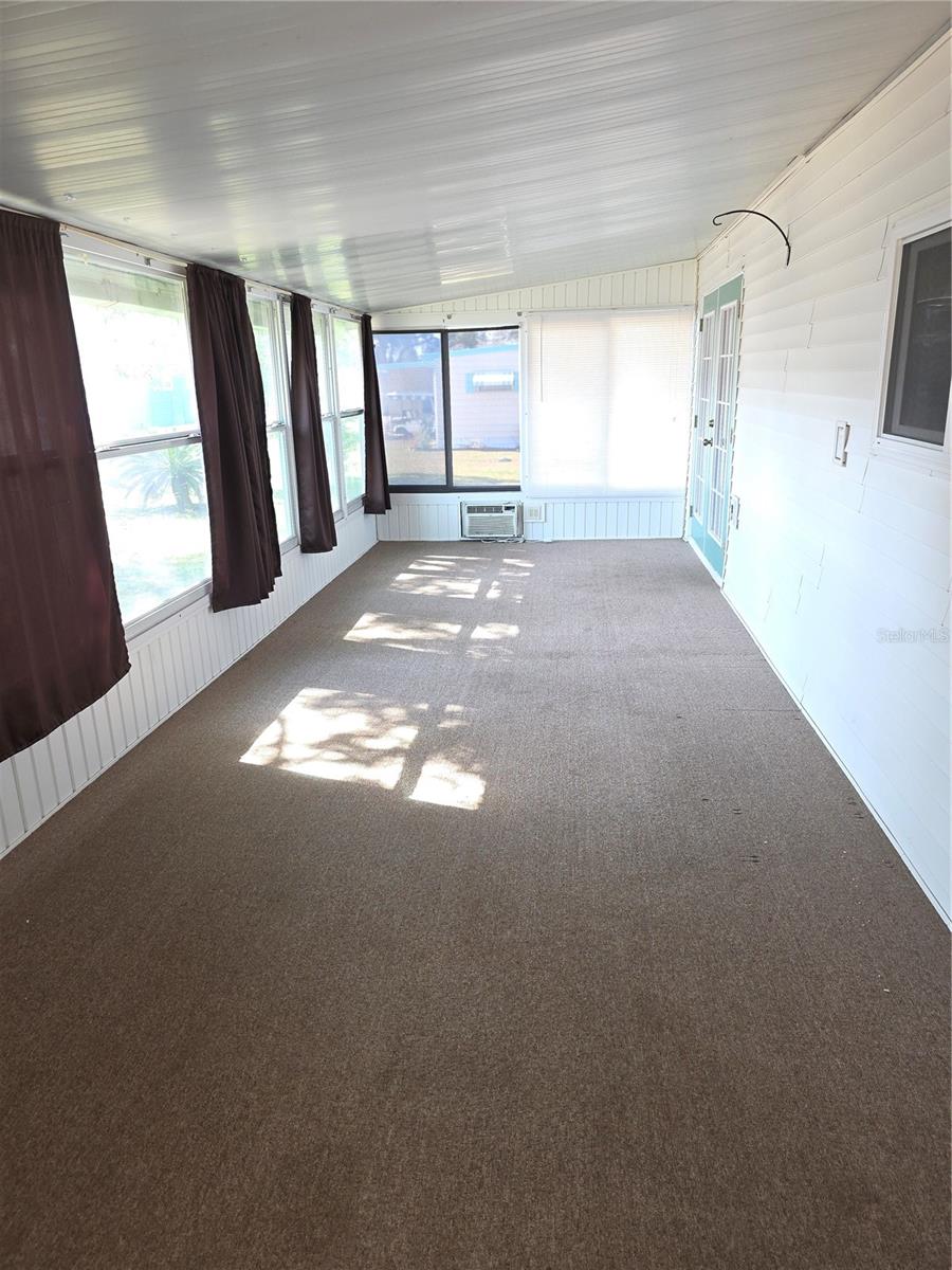 Image 18 of 21 For 8071 Highpoint Boulevard