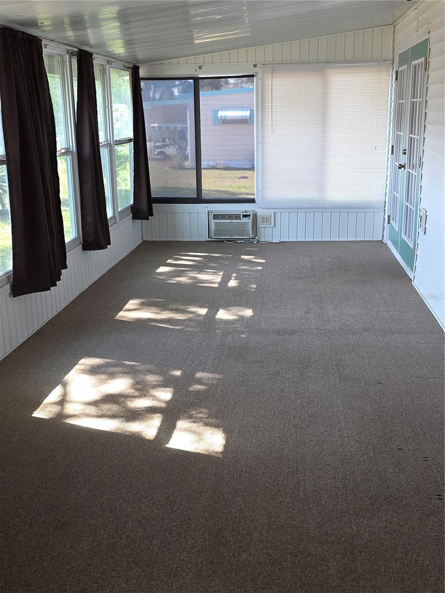 Image 19 of 21 For 8071 Highpoint Boulevard