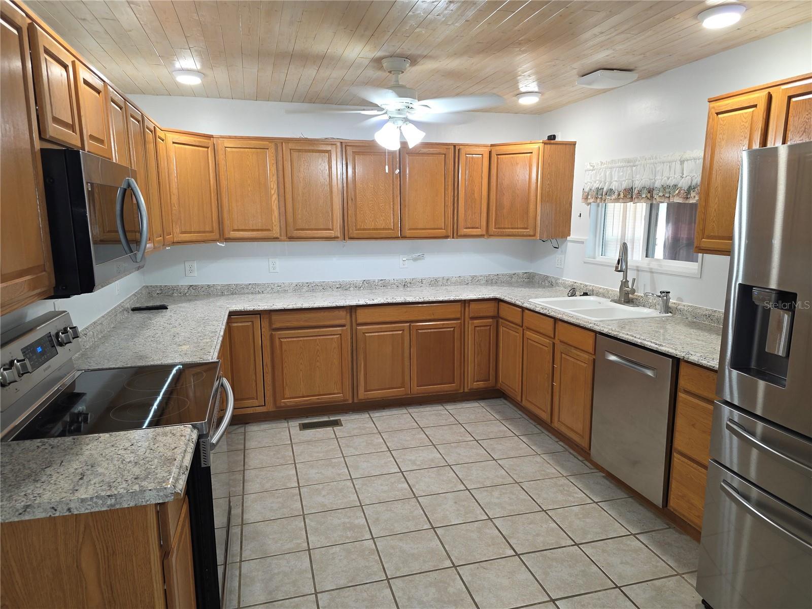 Image 4 of 21 For 8071 Highpoint Boulevard