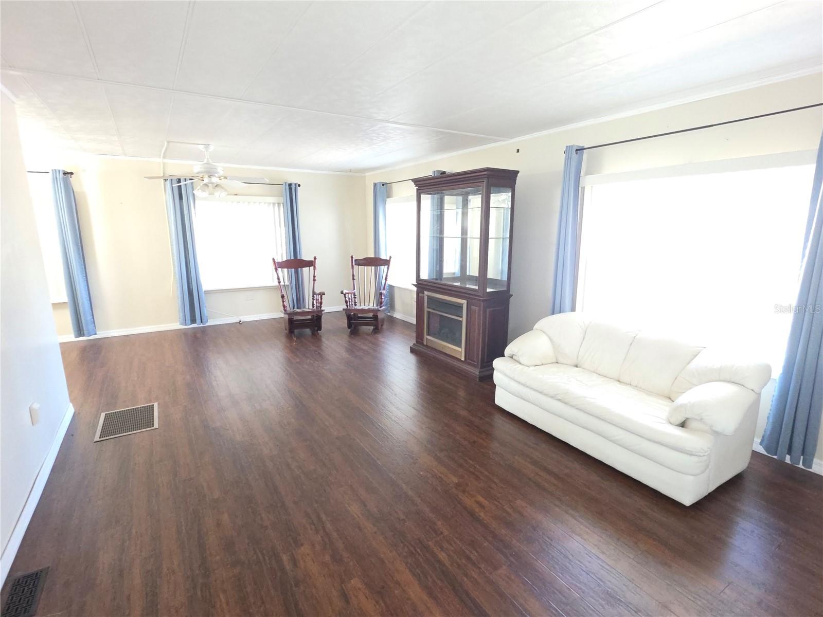 Image 8 of 21 For 8071 Highpoint Boulevard