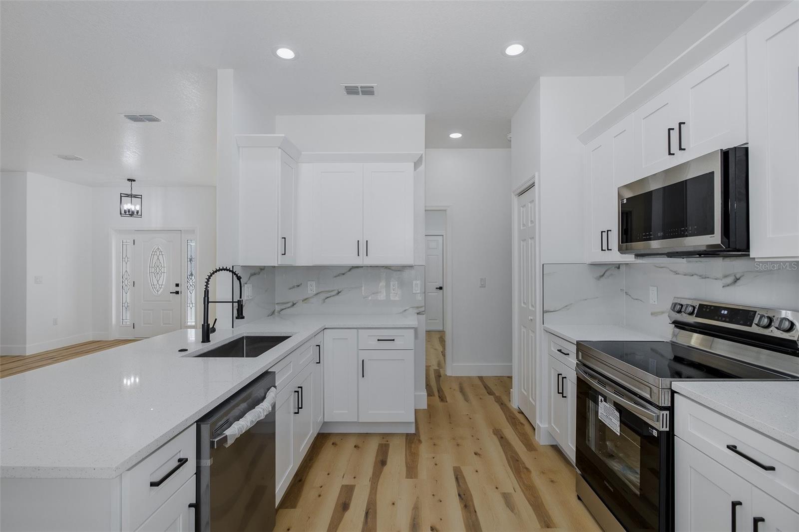 Listing photo id 8 for 11277 Fool Duck Avenue