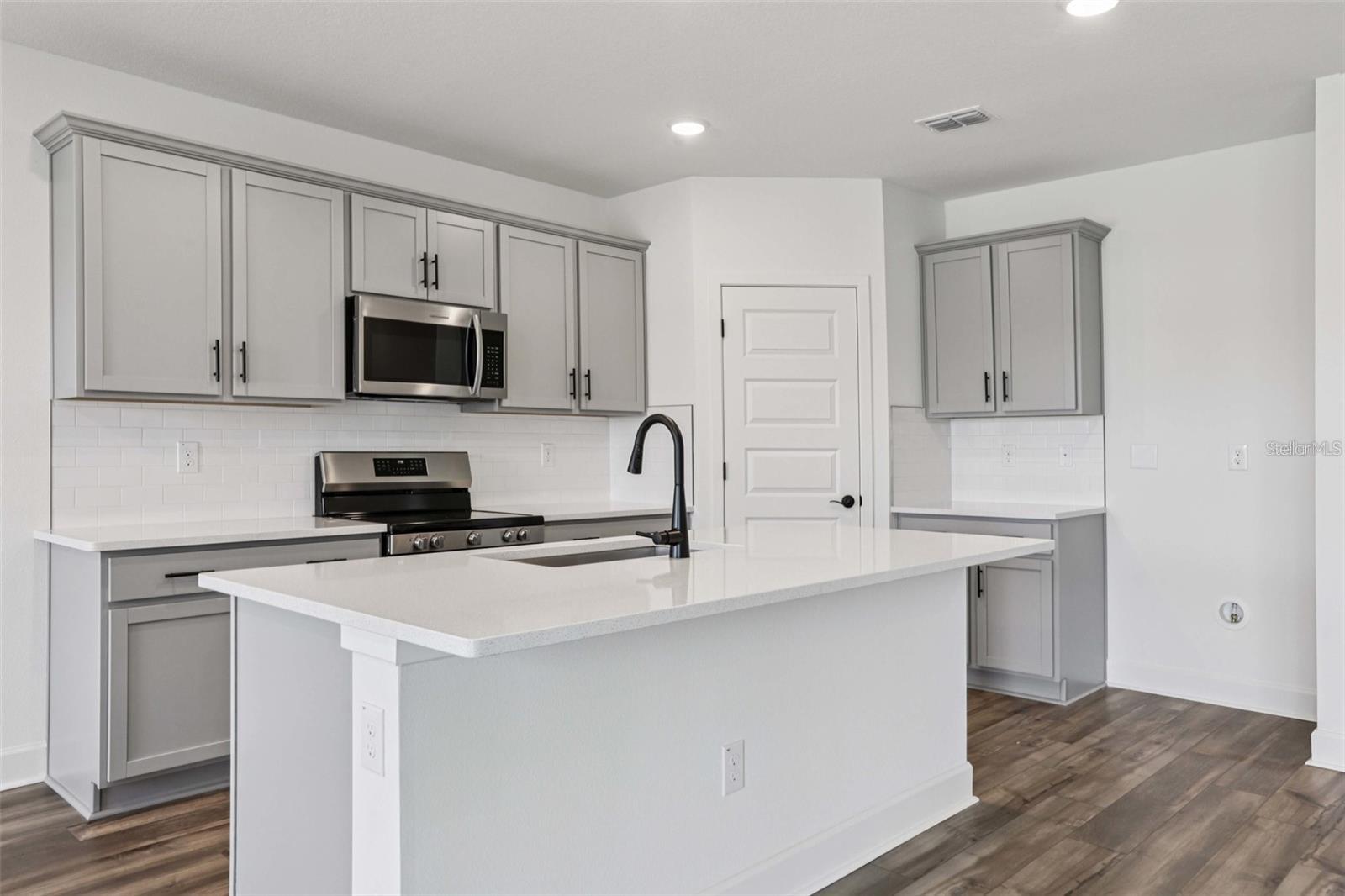 Image 18 of 46 For 13112 Siam Drive