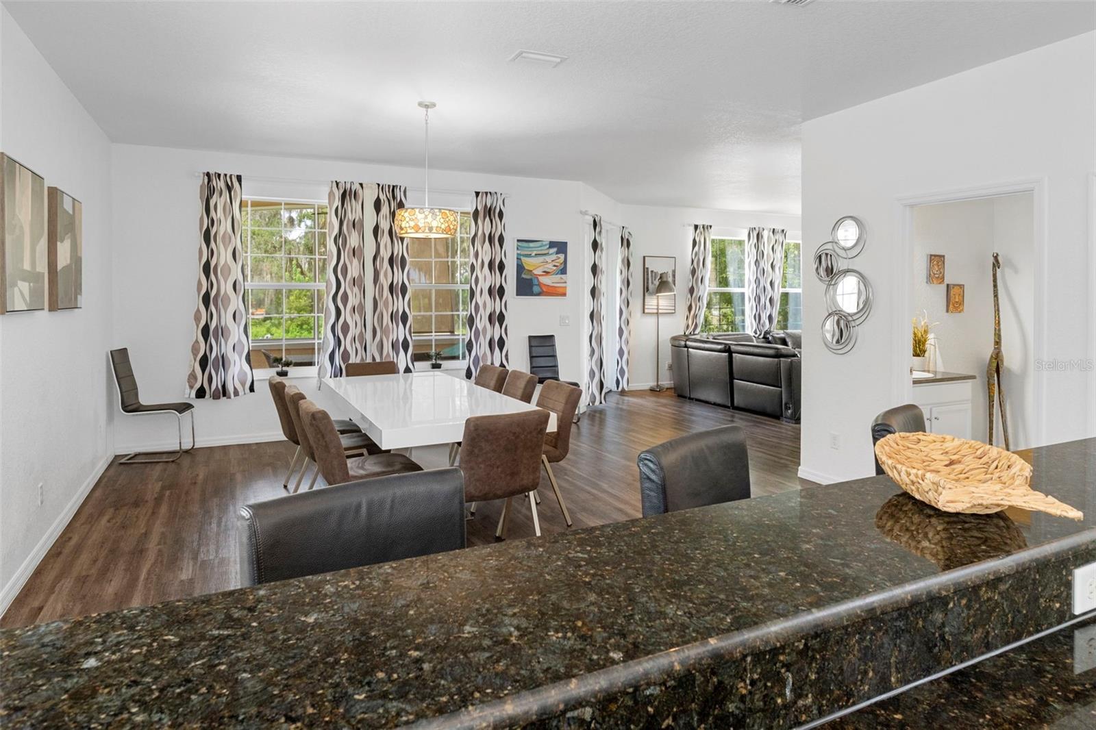 Listing photo id 9 for 4810 Amstel Drive 125