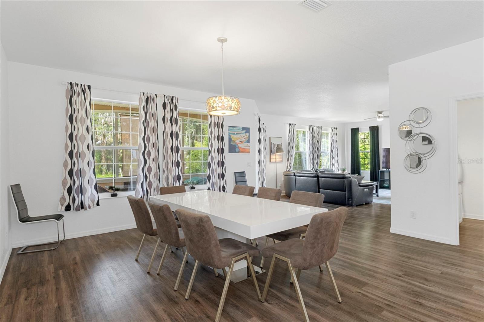 Listing photo id 10 for 4810 Amstel Drive 125