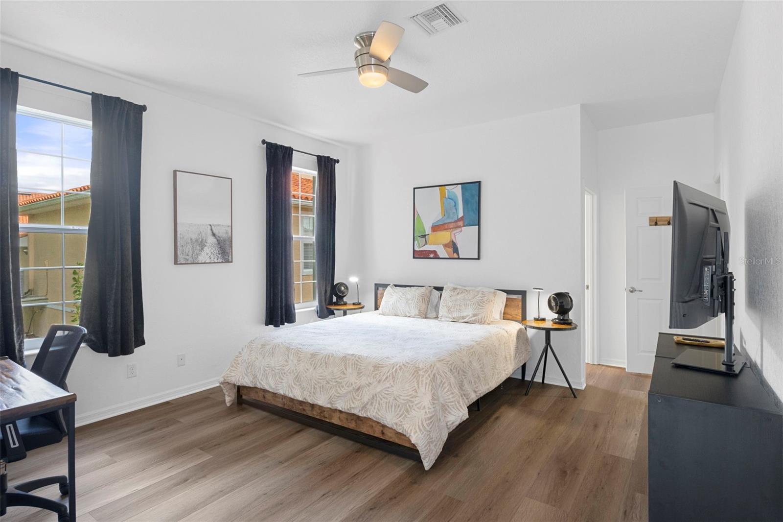 Listing photo id 15 for 4810 Amstel Drive 125