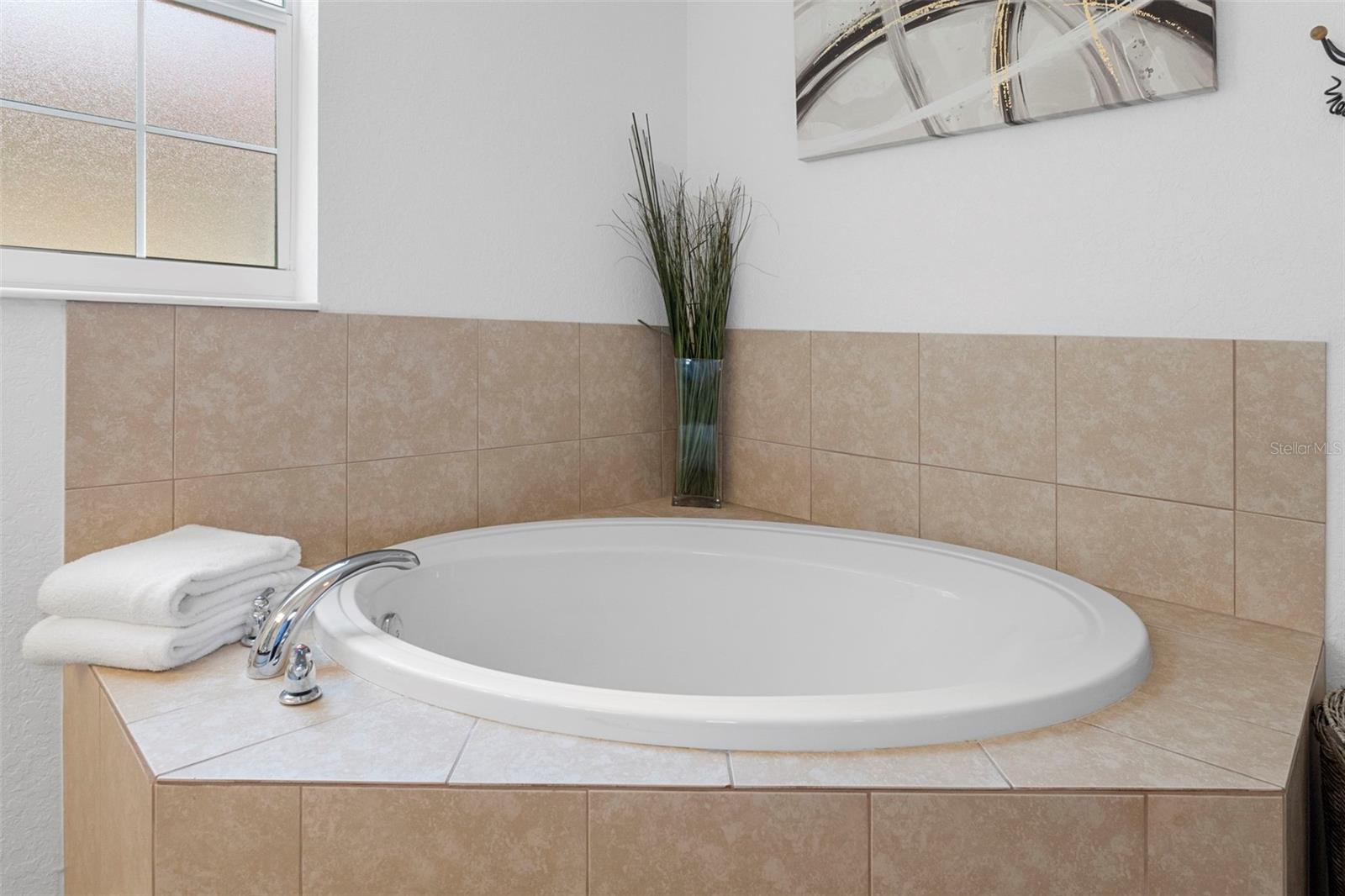 Listing photo id 17 for 4810 Amstel Drive 125