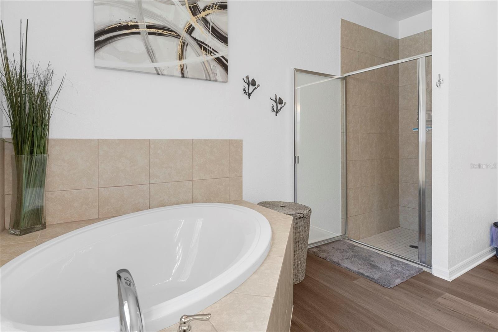 Listing photo id 18 for 4810 Amstel Drive 125