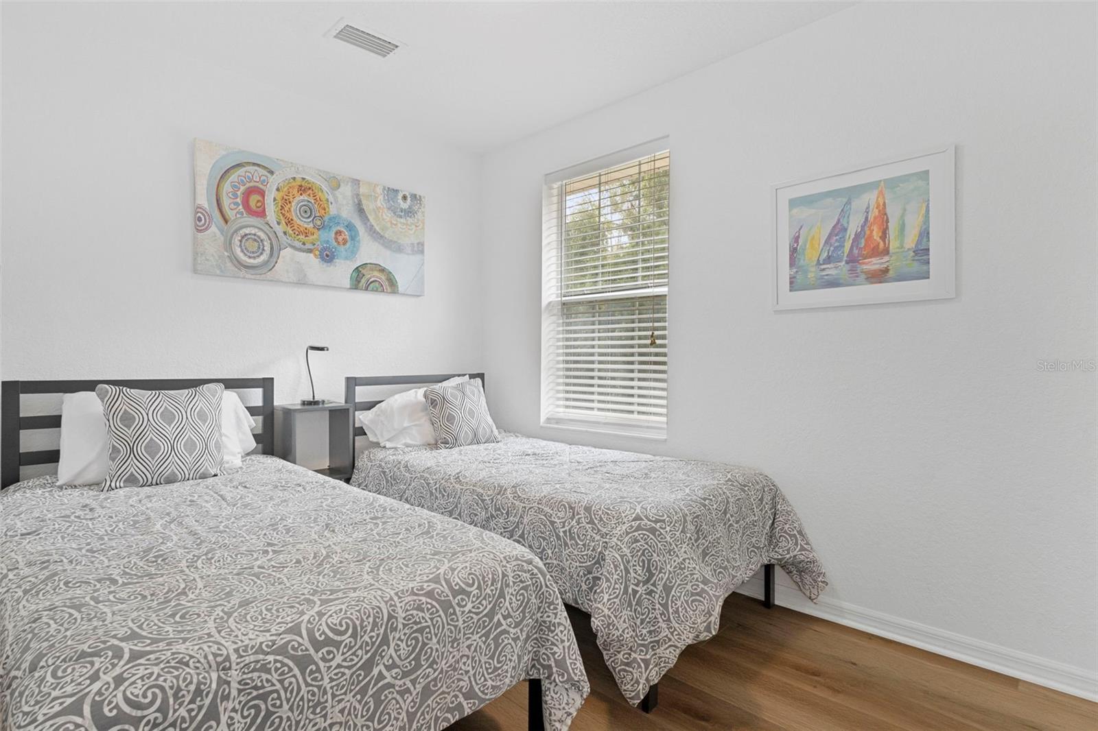 Listing photo id 27 for 4810 Amstel Drive 125