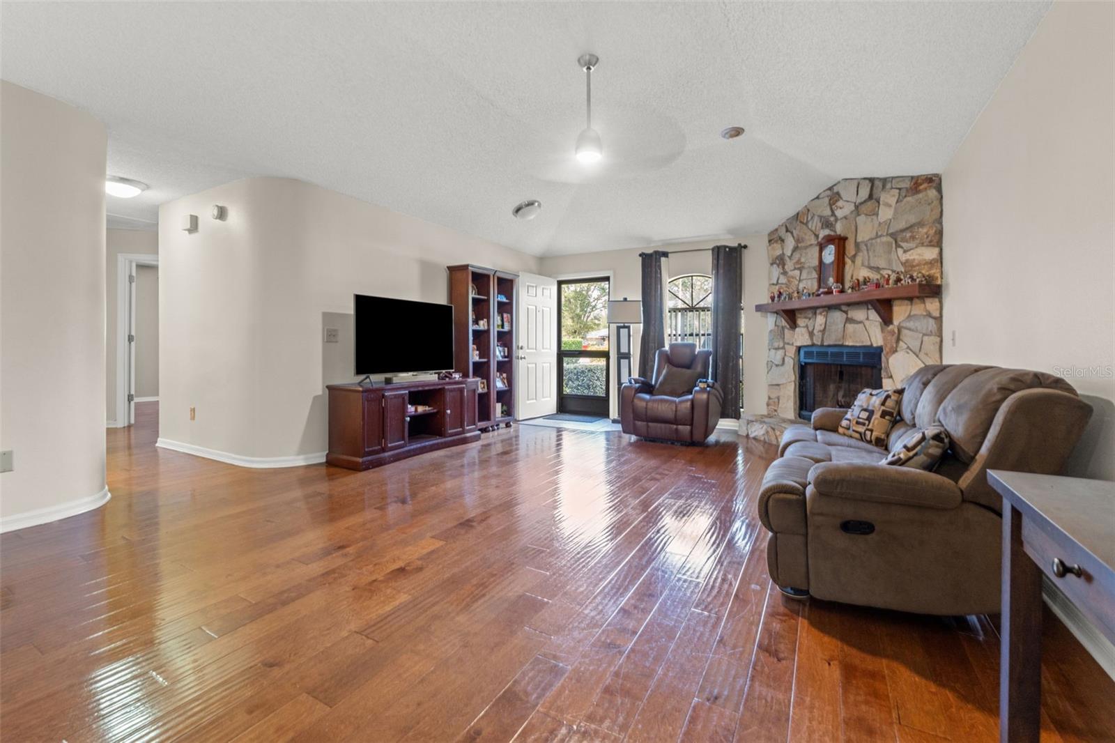 Image 7 of 26 For 23315 Club Villas Drive