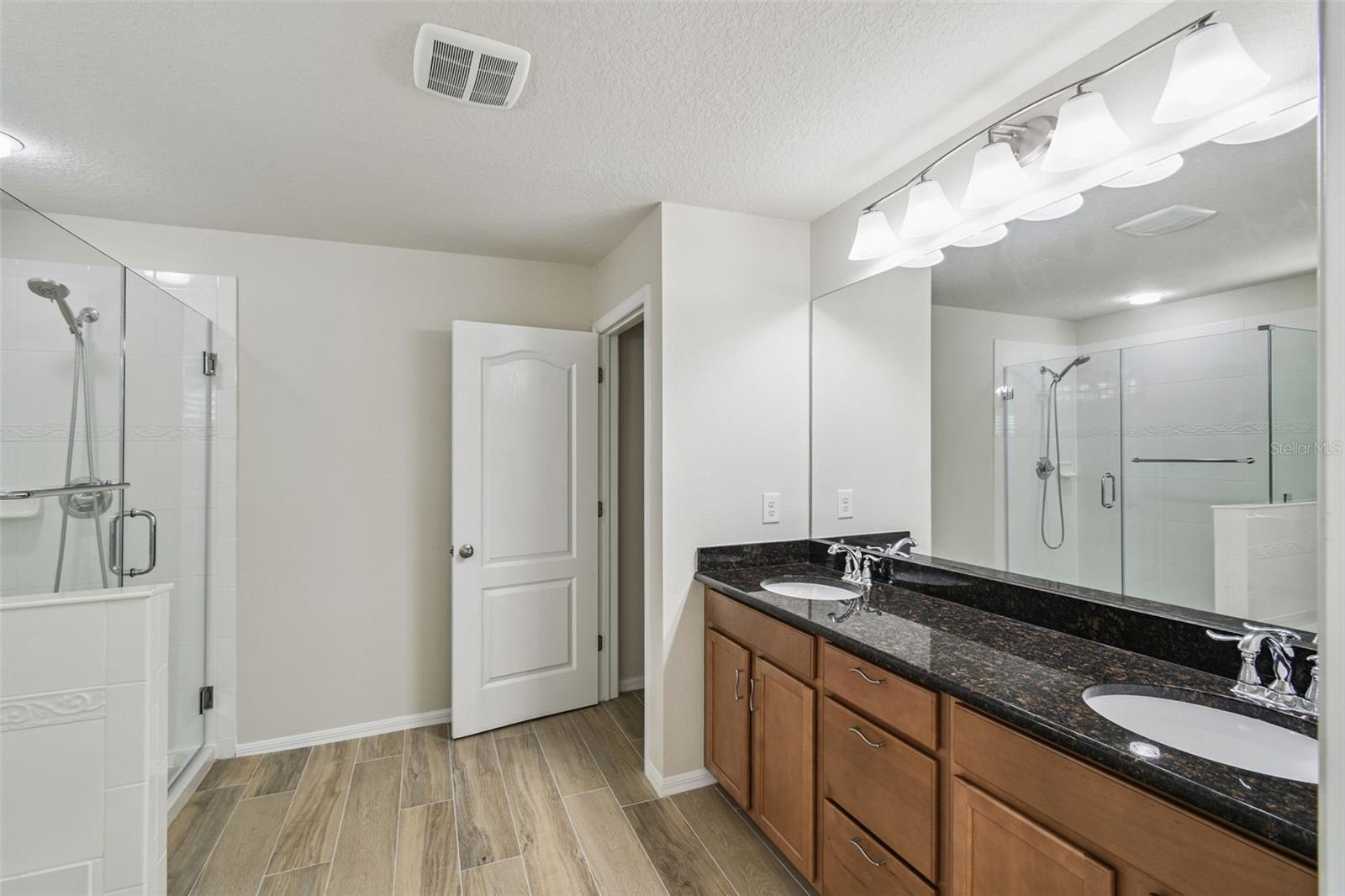 Image 21 of 31 For 8612 Corinthian Way